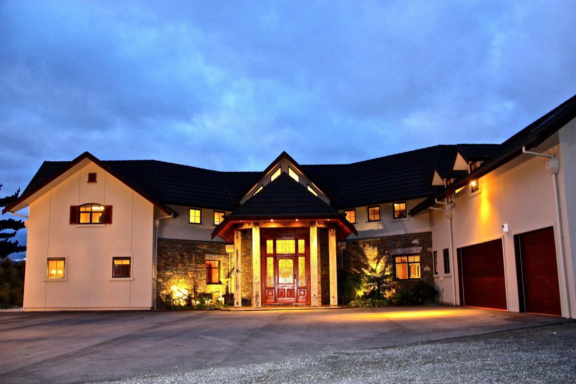 Dock Bay Lodge Te Anau Exterior photo